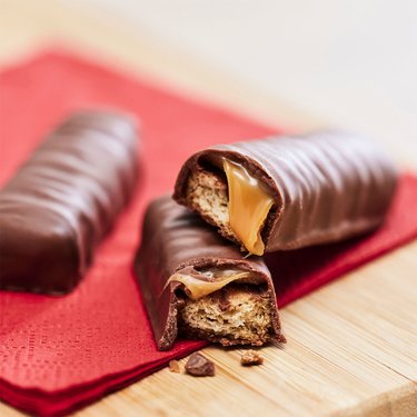 Sweets, chocolates & snacks 